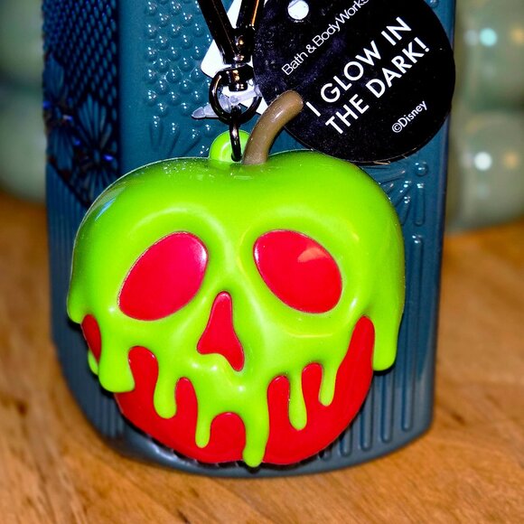 NEW Queen's Poison Apple DISNEY VILLAINS PocketBac Holder Bath & Body Works - Picture 1 of 1